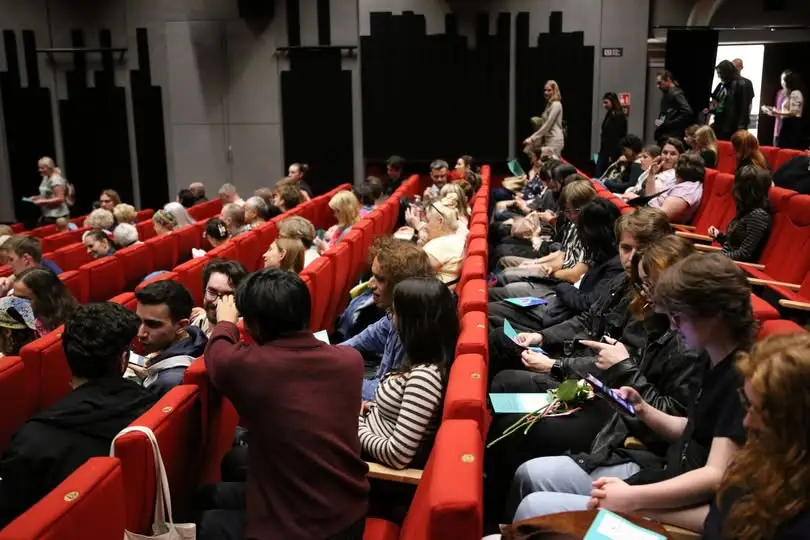 Wieczór teatralno-taneczny MDK w Kaliszu zachwycił publiczność podczas 33. Festiwalu La Strada