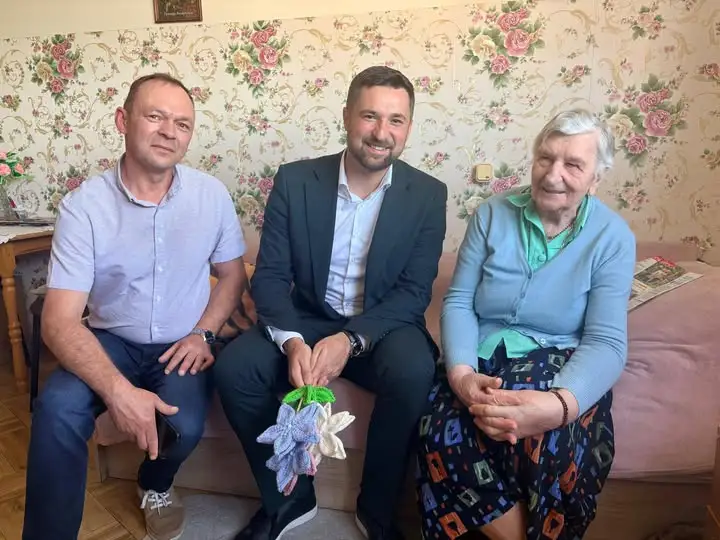 Wicestarosta Kaliski z wizytą w DPS Lisków – rozmowy o potrzebach i inwestycjach