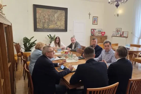 Przygotowania do Sesji Absolutoryjnej w Powiecie Kaliskim – Zarząd zatwierdził sprawozdanie finansowe muzeum