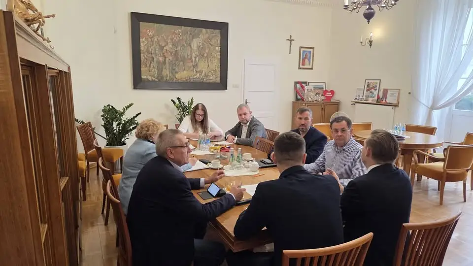 Przygotowania do Sesji Absolutoryjnej w Powiecie Kaliskim – Zarząd zatwierdził sprawozdanie finansowe muzeum
