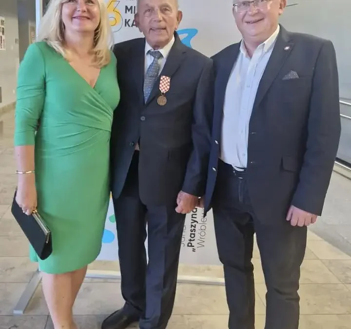 Dr Stanisław Sionkowski uhonorowany Odznaką Honorową Miasta Kalisza