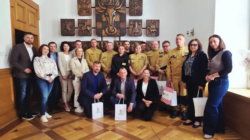 Wizyta delegacji z Powiatu Wałbrzyskiego w Powiecie Kaliskim – wymiana doświadczeń OSP i samorządów