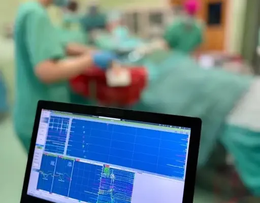 Nowoczesne technologie w neurochirurgii – precyzyjna operacja guza mózgu w Kaliszu