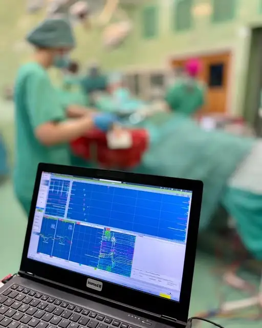Nowoczesne technologie w neurochirurgii – precyzyjna operacja guza mózgu w Kaliszu