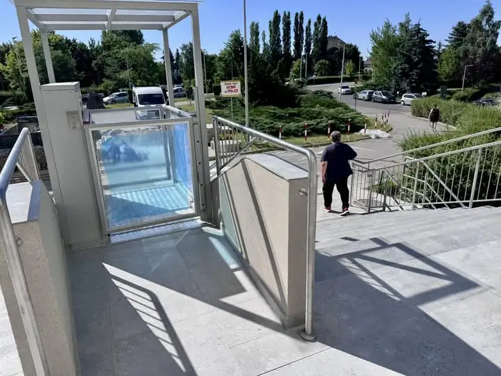 Główne wejście do Szpitala w Kaliszu ponownie otwarte po modernizacji