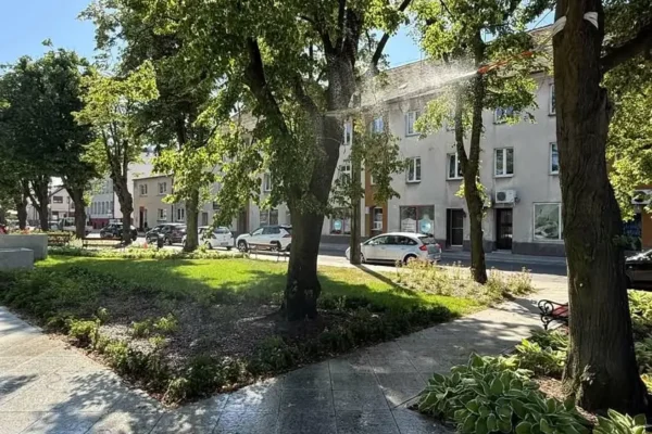 Kurtyna wodna na Placu Wolności w Opatówku – ochłoda w upalne dni