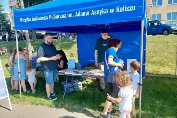 Biblioteka na festynie wakacyjnym na Osiedlu Widok w Kaliszu
