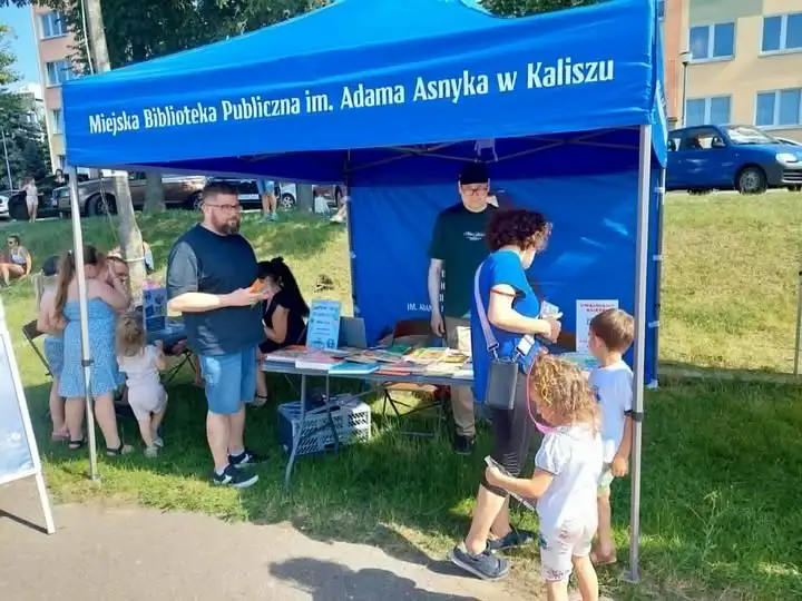 Biblioteka na festynie wakacyjnym na Osiedlu Widok w Kaliszu