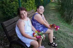 Piknik rodzinny w Zbiersku Kolonii z marszem nordic walking i puszczaniem wianków