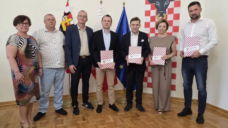 Nowy odcinek ścieżki rowerowej w Gminie Koźminek – umowa podpisana