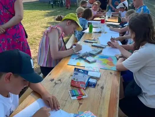 Dwór w Kamieniu i alpaki – gorący dzień w Gminie Ceków-Kolonia