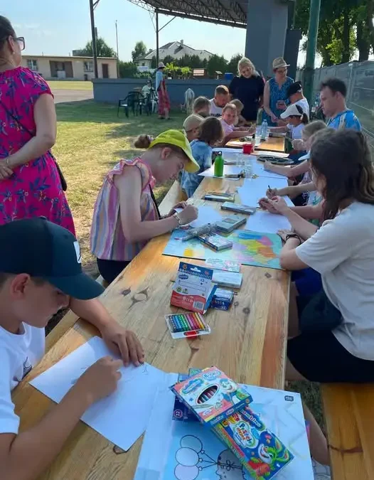 Dwór w Kamieniu i alpaki – gorący dzień w Gminie Ceków-Kolonia