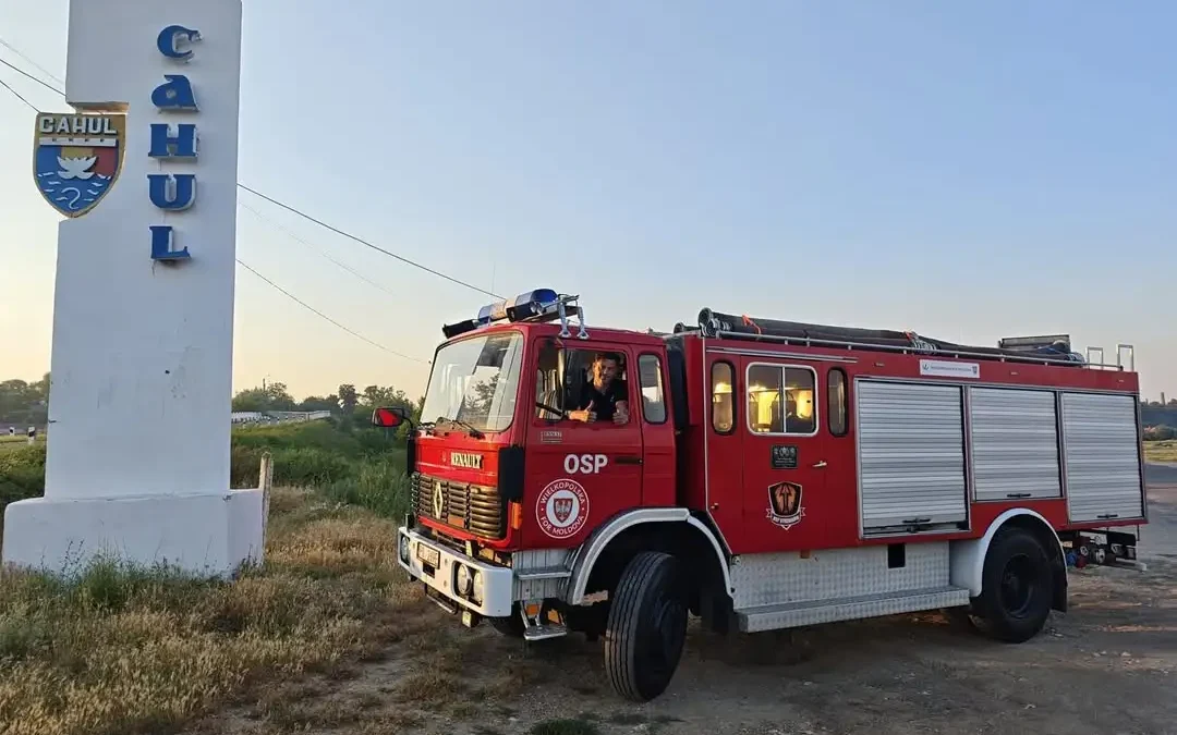Samochód pożarniczy z OSP Strzałków dotarł do Mołdawii – nowa jednostka w Cahul
