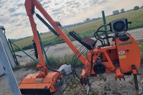 Gmina Stawiszyn sprzedaje kosiarkę bijakową do rowów i poboczy
