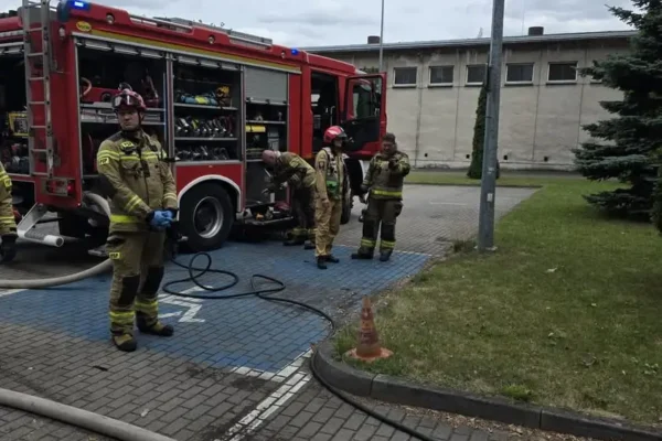 Pożar w piwnicy budynku dydaktycznego w Kaliszu – strażacy szybko opanowali ogień