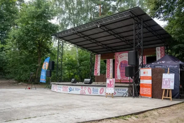 Fotorelacja z pierwszego dnia Jubileuszowej Biesiady Folkloru Ziemi Kaliskiej 2026 w Brzezinach