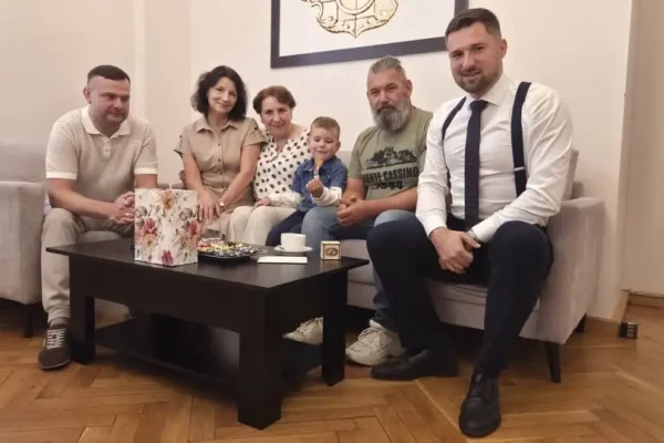 Wzruszająca wizyta w Starostwie Powiatowym w Kaliszu – symboliczny gest pamięci o Bohaterach Monte Cassino