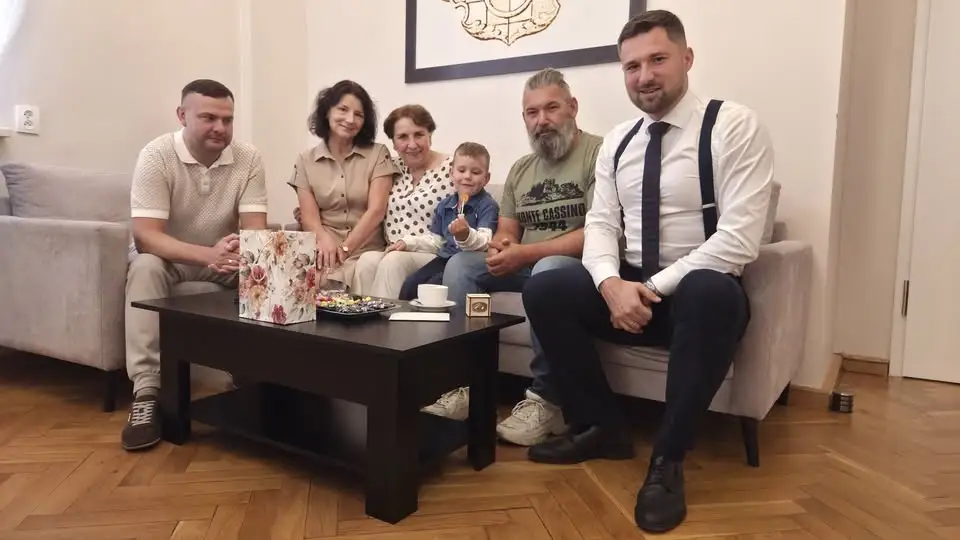 Wzruszająca wizyta w Starostwie Powiatowym w Kaliszu – symboliczny gest pamięci o Bohaterach Monte Cassino