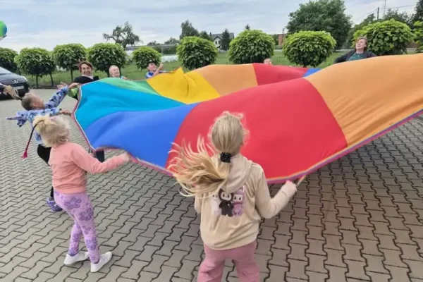 Objazdowe Wakacje w Gminie Lisków: Kreatywna zabawa w Zakrzynie