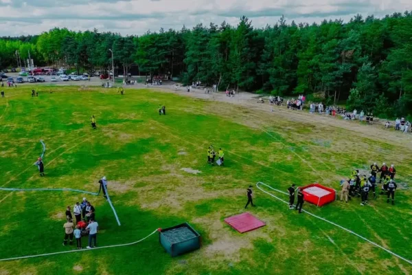 Zawody sportowo-pożarnicze w Godzieszach Wielkich – emocje i integracja strażackiej społeczności