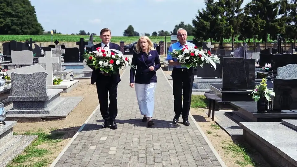 Hołd dla ofiar II wojny światowej w Strzałkowie z okazji Dnia Walki i Męczeństwa Wsi Polskiej