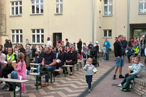 Kulturalne Piątki w Stawiszynie: kino letnie i animacje dla dzieci