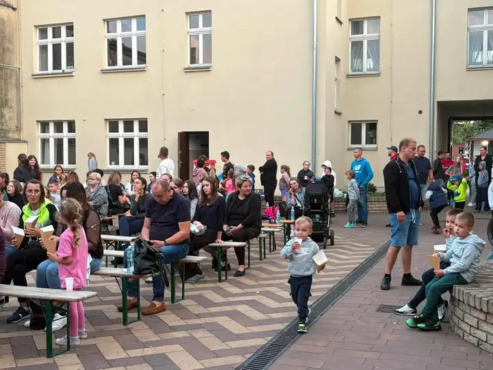 Kulturalne Piątki w Stawiszynie: kino letnie i animacje dla dzieci
