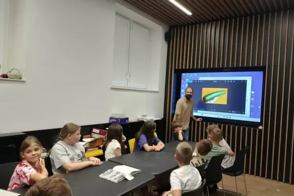 Uczniowie z Kalisza zakończyli cykl „Z książką dookoła świata” wizytą we Francji