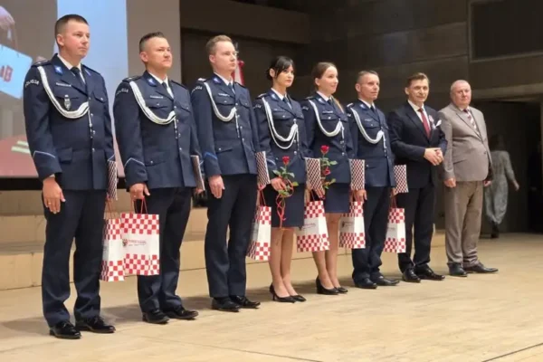 Święto Policji w Kaliszu: awanse i odznaczenia dla funkcjonariuszy