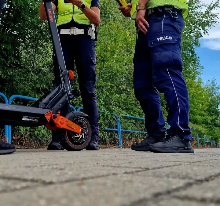 Policja skontrolowała blisko 150 rowerów i hulajnóg – dwóch pijanych kierujących