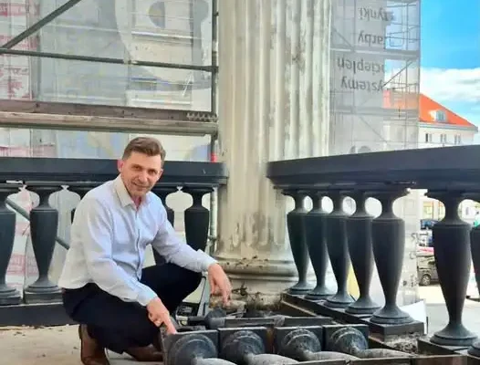 Remont historycznej balustrady balkonowej w Starostwie Powiatowym w Kaliszu