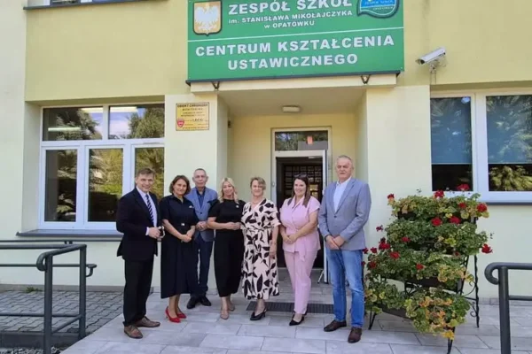 Pożegnanie dyrektora Marka Janiaka i nowa dyrektor w Zespole Szkół w Opatówku