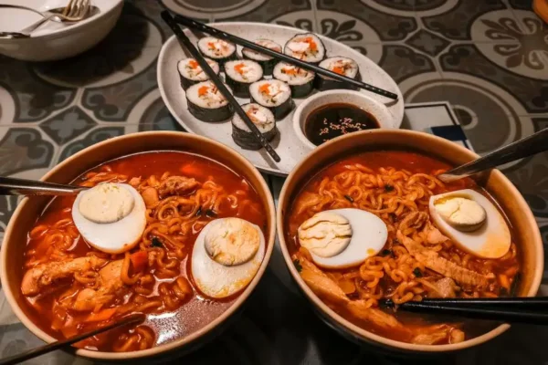 Kalisz na fali azjatyckich smaków – sushi i ramen podbijają podniebienia