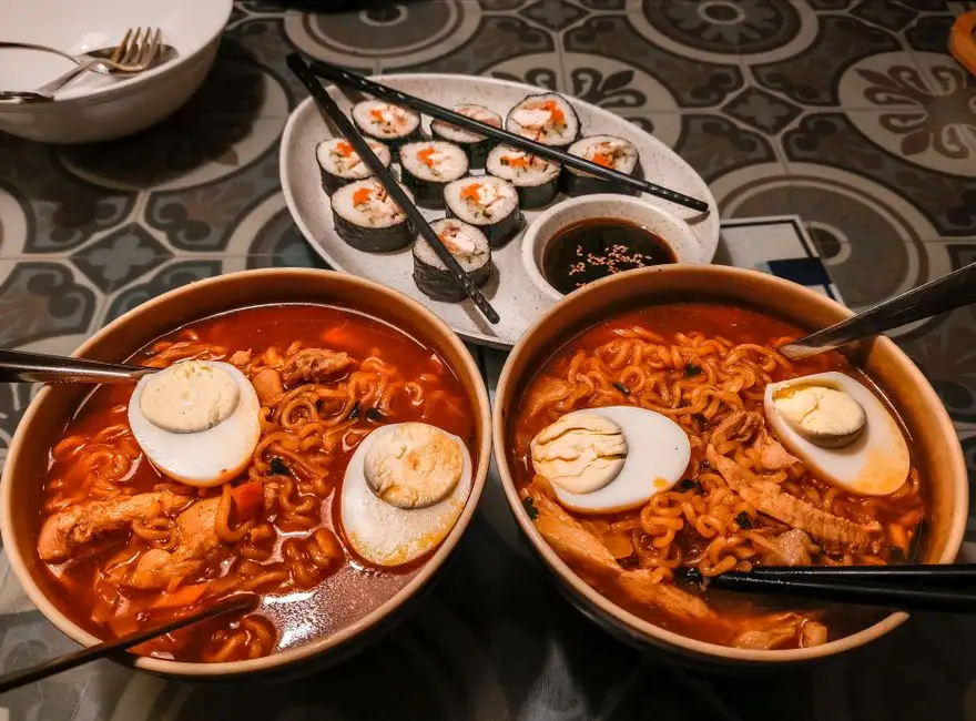 Kalisz na fali azjatyckich smaków – sushi i ramen podbijają podniebienia