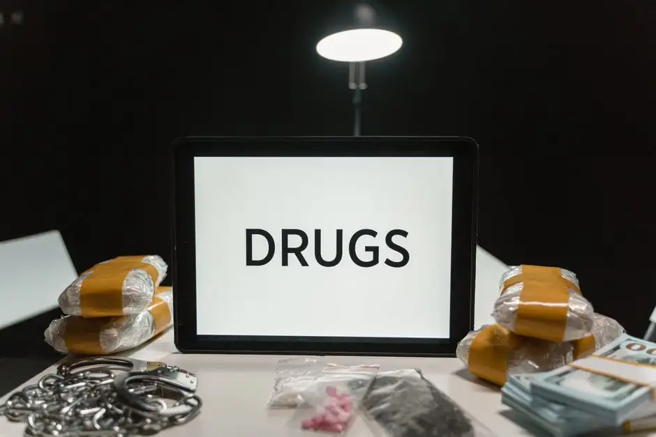 Policja z Kalisza zabezpieczyła blisko kilogram narkotyków po zgłoszeniu włamania