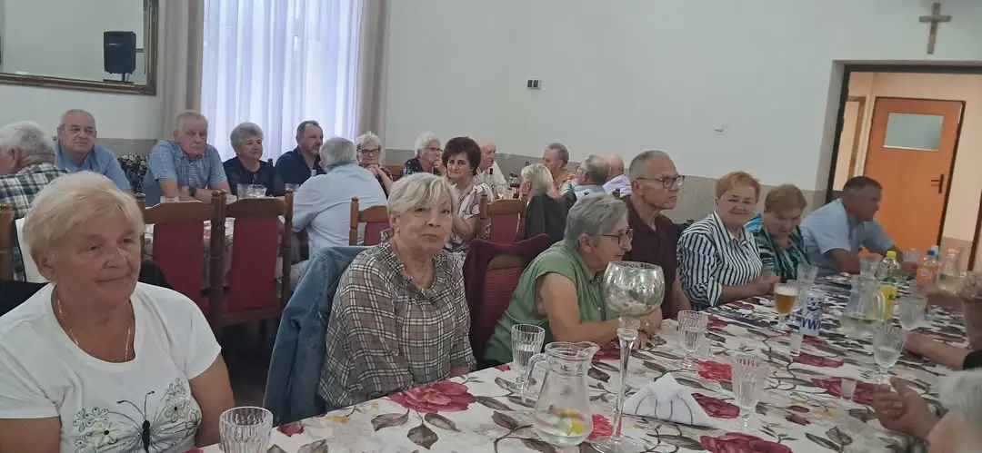 Seniorzy z Zagorzyna bawili się na spotkaniu integracyjnym w sali wiejskiej