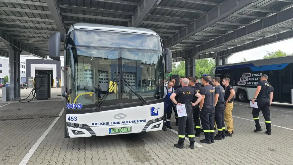 Strażacy z Kalisza szkolą się na elektrycznych autobusach