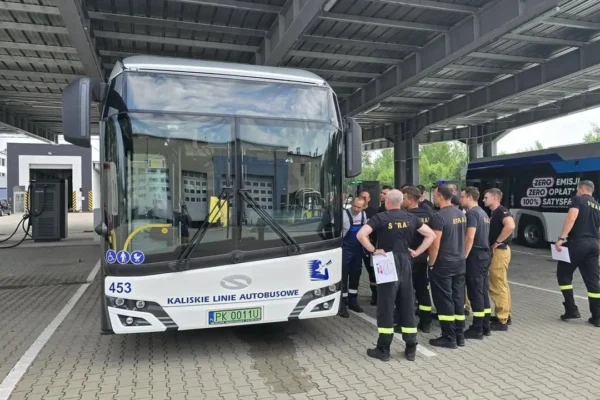 Strażacy z Kalisza szkolą się na elektrycznych autobusach