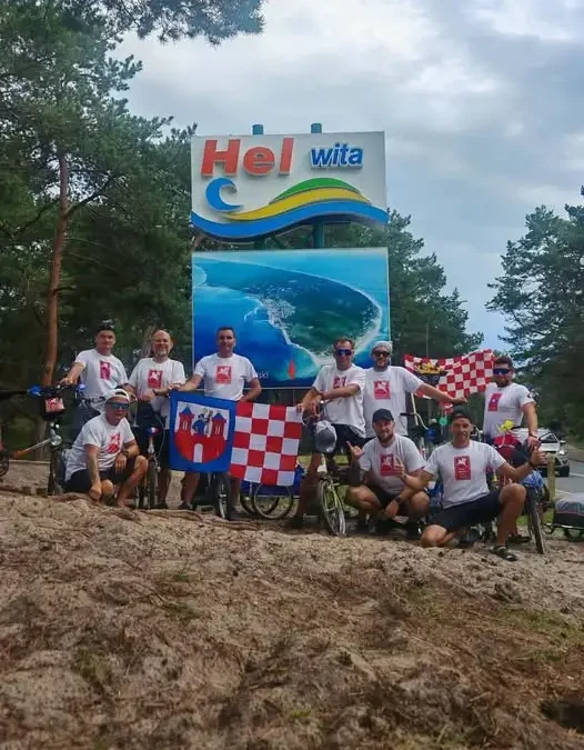 Rowerzyści z grupy Wigry Składaki Dobre Chłopaki na ostatnim etapie wyprawy dla Zoi – dotarli do Sopotu