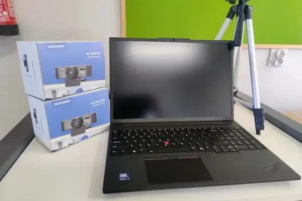 Gmina Lisków: Laboratoria AI w szkołach podstawowych – dostarczono sprzęt