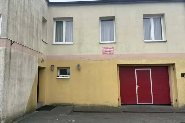 Świetlica w Piątku Małym z nowym dachem i elewacją – trwają prace modernizacyjne