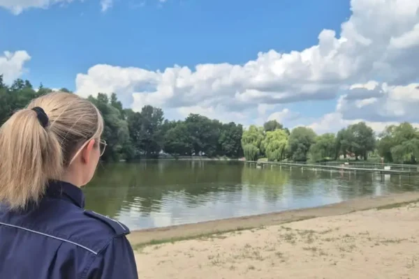 Słoneczny weekend sprzyja wypoczynkowi – policja apeluje o ostrożność