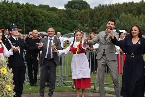 Dożynki w Cekowie-Kolonii: święto plonów i wspólna zabawa rolników