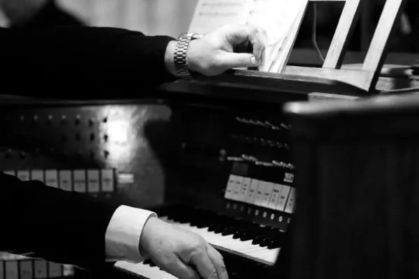 Finał 19. Festiwalu Muzycznego Południowej Wielkopolski: Roman Perucki na organach w Kaliszu
