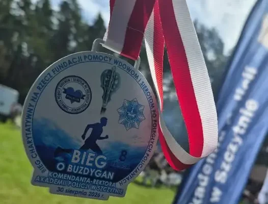 Policjantka z Kalisza na podium charytatywnego biegu w Szczytnie