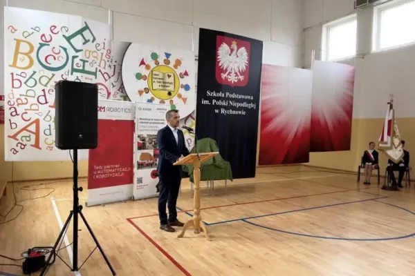 Szkoła w Rychnowie pierwszą podstawówką w Polsce z robotem ASTORINO