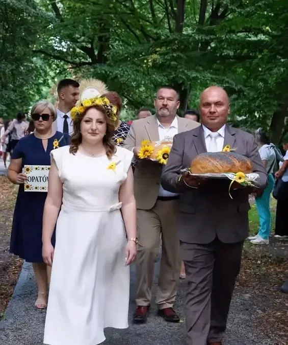 Podziękowania dla starostów dożynek w Opatówku