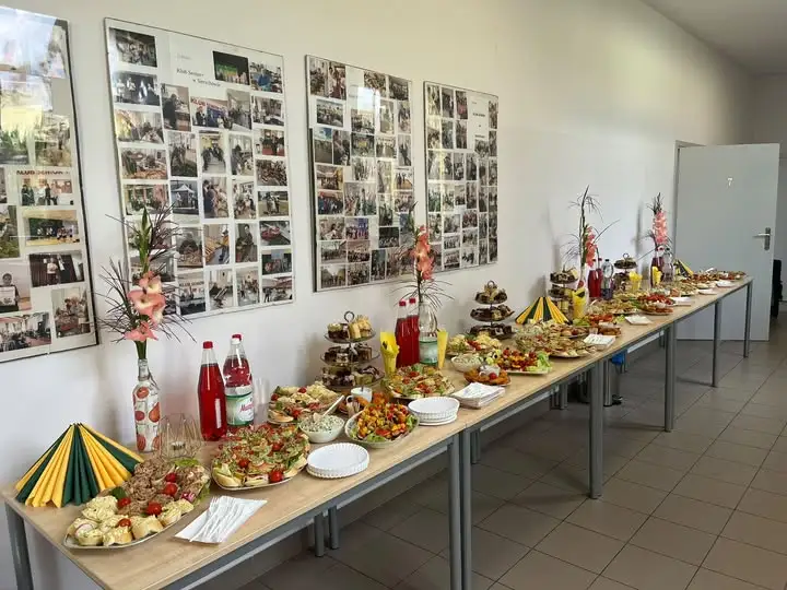 Pokaz mody seniorów w Sierzchowie – moda nie zna wieku!