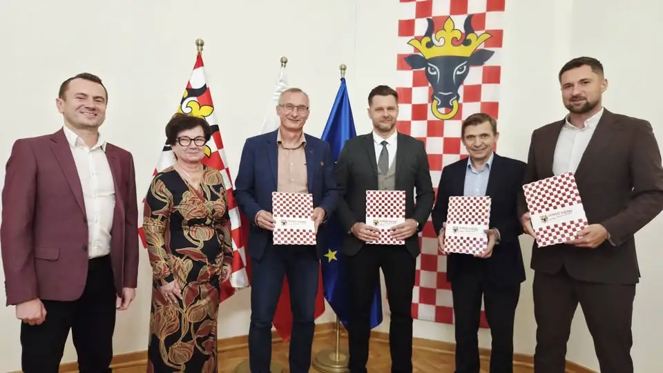 Droga powiatowa Florentyna–Goliszew przejdzie gruntowną przebudowę. Umowa podpisana