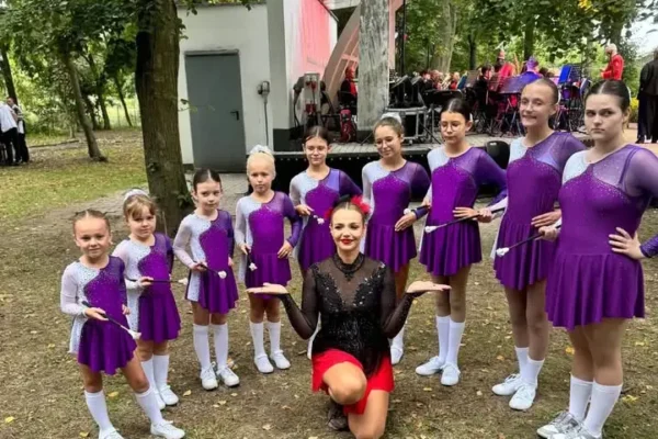 Mażoretki ze Stawiszyna zachwyciły publiczność podczas XXIII Impresji Muzycznych w Rychwale